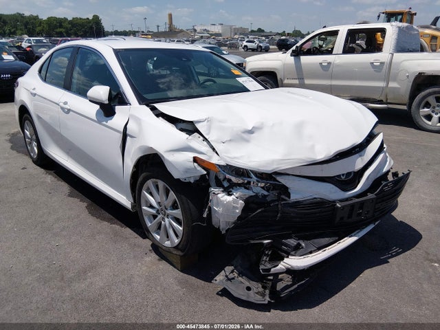 Продаж на аукціоні авто 2020 Toyota Camry Le, vin: 4T1C11AK0LU956796, номер лоту: 45473845