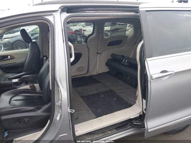 2017 Chrysler Pacifica Touring-l მანქანა იყიდება აუქციონზე, vin: 2C4RC1BG4HR569868, აუქციონის ნომერი: 45473952
