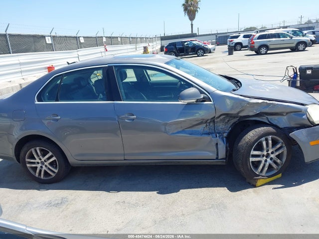 2006 Volkswagen Jetta 2.5 მანქანა იყიდება აუქციონზე, vin: 3VWSG71K06M656795, აუქციონის ნომერი: 45474424