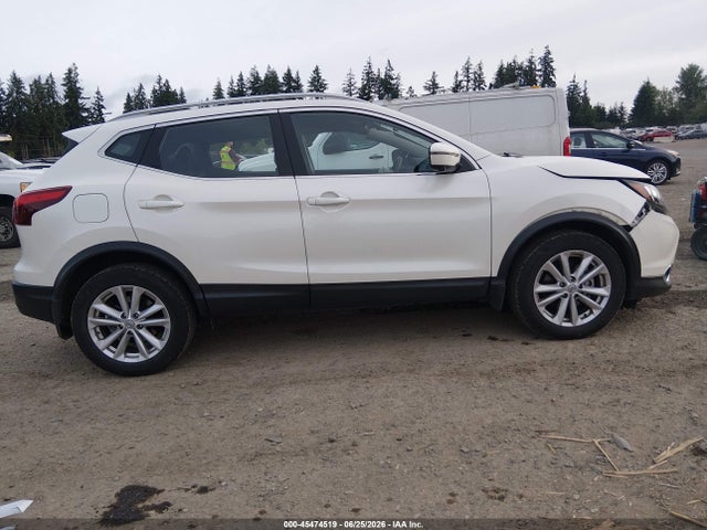 JN1BJ1CR6HW106163 Nissan Rogue Sport Sv