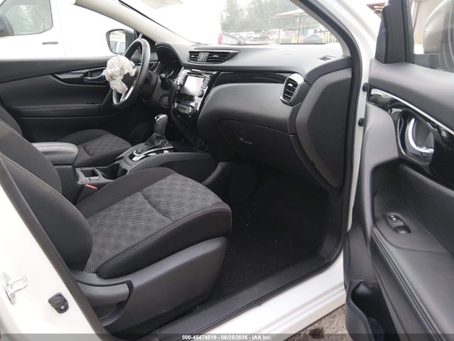 JN1BJ1CR6HW106163 Nissan Rogue Sport Sv