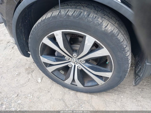 45474558 :رقم المزاد ، WVGRF7BPXHD000869 vin ، 2017 Volkswagen Touareg V6 Wolfsburg Edition مزاد بيع