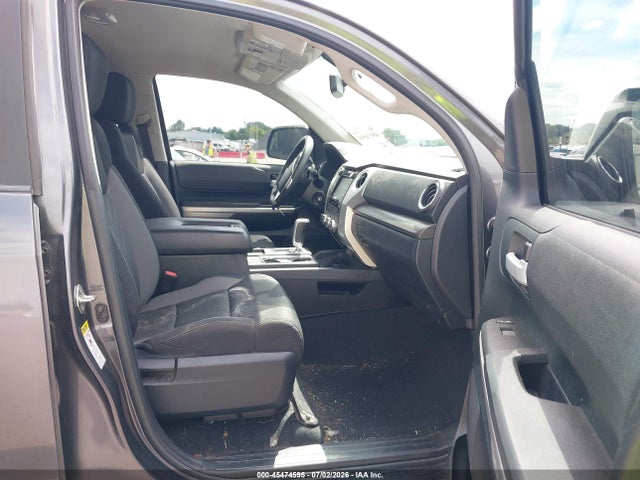 5TFUY5F15HX589203 Toyota Tundra Sr5 5.7l V8