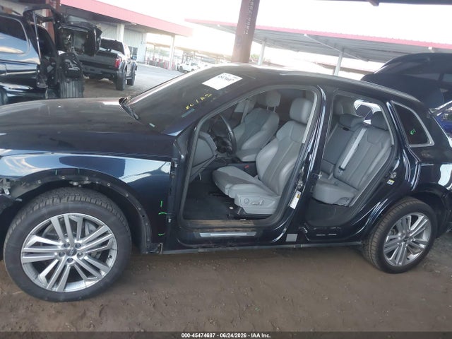 WA1BNAFY9J2174677 Audi Q5 2.0t Premium/2.0t Tech Premium