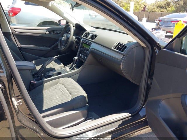 2012 Volkswagen Passat 2.5l S მანქანა იყიდება აუქციონზე, vin: 1VWAP7A38CC007747, აუქციონის ნომერი: 45474695
