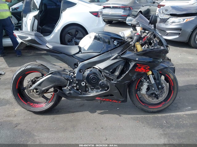 Suzuki GSX-R750 2019 JS1GR7MA3K7100744 Image 12