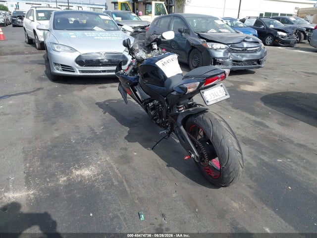 Suzuki GSX-R750 2019 JS1GR7MA3K7100744 Image 3