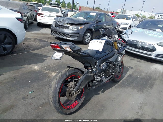 Suzuki GSX-R750 2019 JS1GR7MA3K7100744 Image 4