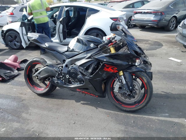 Suzuki GSX-R750 2019 JS1GR7MA3K7100744 Image 8