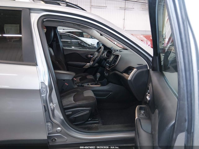 1C4PJLAB0HW661680 Jeep Cherokee Sport