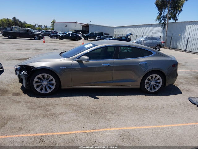 Tesla Model S 60d/70d/75d/85d/90d 2016 5YJSA1E23GF142392 Image 15