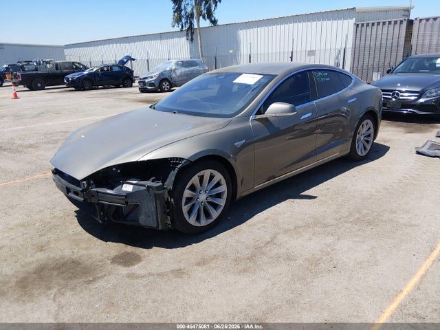 Tesla Model S 60d/70d/75d/85d/90d 2016 5YJSA1E23GF142392 Image 2