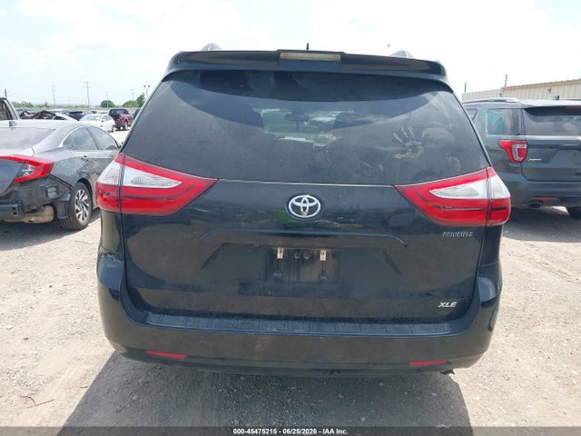 5TDYZ3DCXKS989486 Toyota Sienna Xle 8 Passenger