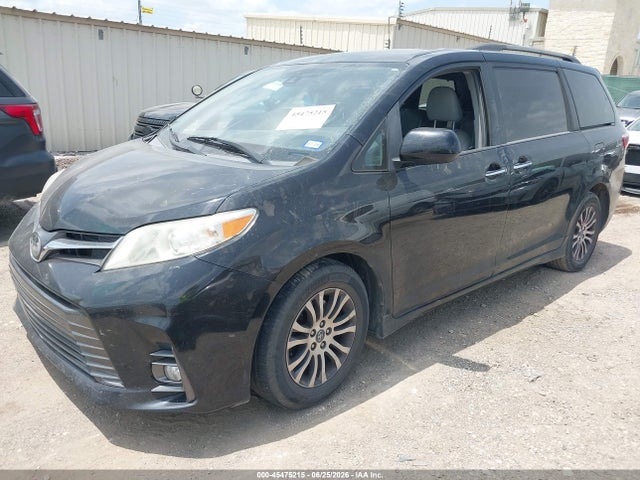 5TDYZ3DCXKS989486 Toyota Sienna Xle 8 Passenger