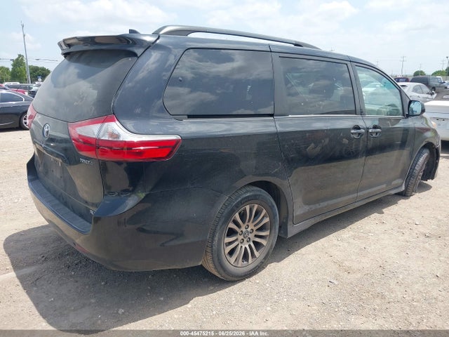 5TDYZ3DCXKS989486 Toyota Sienna Xle 8 Passenger