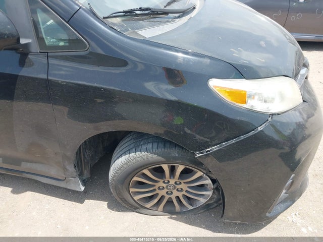 5TDYZ3DCXKS989486 Toyota Sienna Xle 8 Passenger