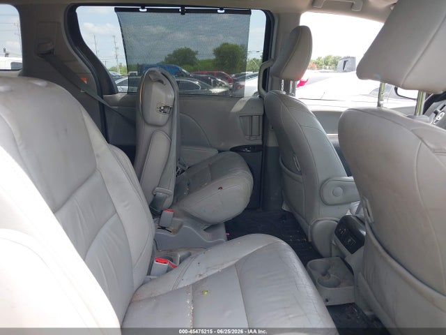 5TDYZ3DCXKS989486 Toyota Sienna Xle 8 Passenger