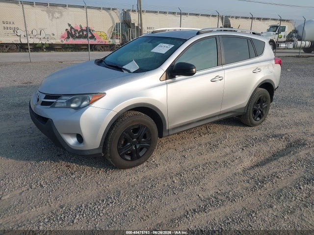 Toyota RAV4 LE 2015 2T3BFREV2FW398946 Image 2