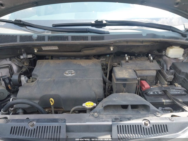 45476058 :رقم المزاد ، 5TDYK3DCXDS347566 vin ، 2013 Toyota Sienna Xle V6 8 Passenger مزاد بيع