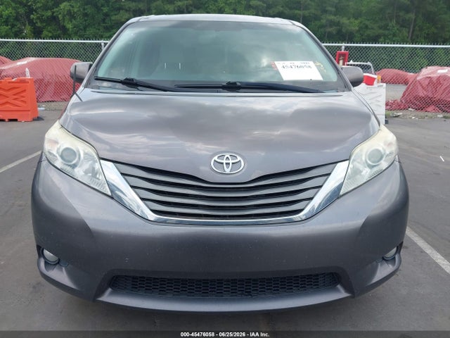 45476058 :رقم المزاد ، 5TDYK3DCXDS347566 vin ، 2013 Toyota Sienna Xle V6 8 Passenger مزاد بيع