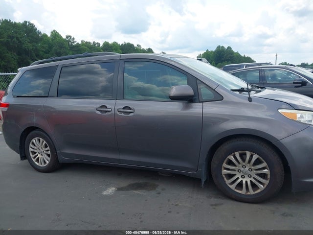 45476058 :رقم المزاد ، 5TDYK3DCXDS347566 vin ، 2013 Toyota Sienna Xle V6 8 Passenger مزاد بيع