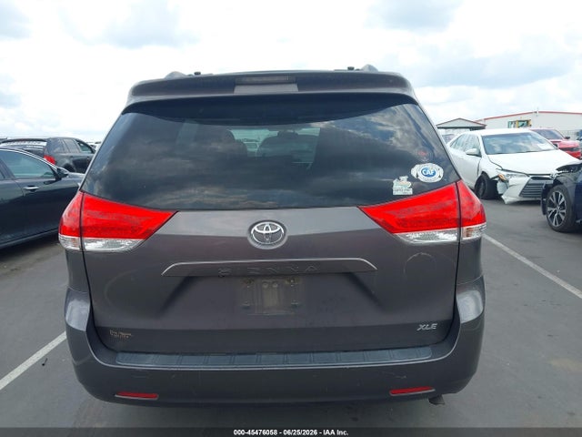 45476058 :رقم المزاد ، 5TDYK3DCXDS347566 vin ، 2013 Toyota Sienna Xle V6 8 Passenger مزاد بيع