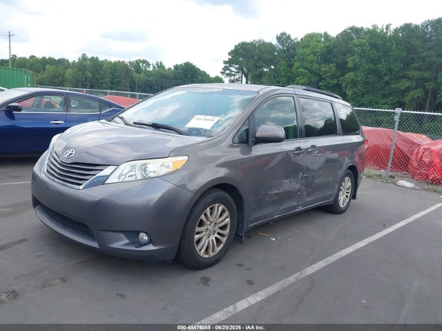 45476058 :رقم المزاد ، 5TDYK3DCXDS347566 vin ، 2013 Toyota Sienna Xle V6 8 Passenger مزاد بيع