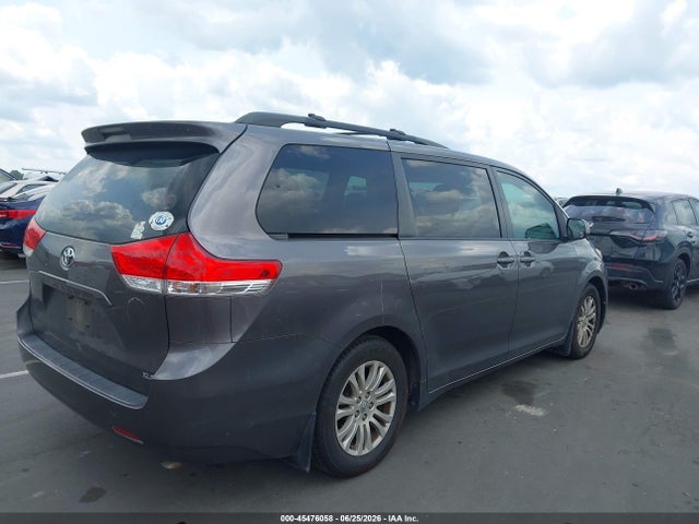 45476058 :رقم المزاد ، 5TDYK3DCXDS347566 vin ، 2013 Toyota Sienna Xle V6 8 Passenger مزاد بيع