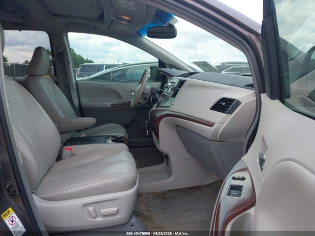 45476058 :رقم المزاد ، 5TDYK3DCXDS347566 vin ، 2013 Toyota Sienna Xle V6 8 Passenger مزاد بيع
