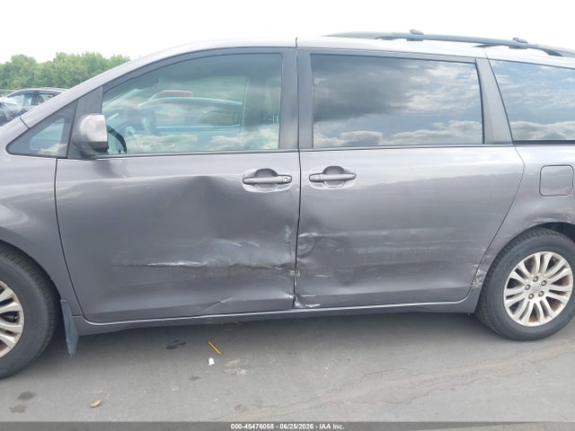 45476058 :رقم المزاد ، 5TDYK3DCXDS347566 vin ، 2013 Toyota Sienna Xle V6 8 Passenger مزاد بيع