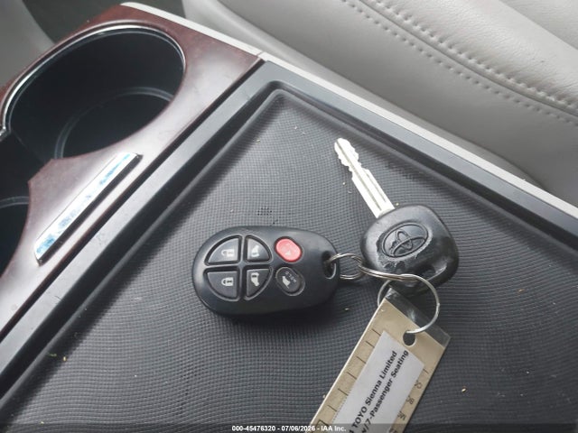 2014 Toyota Sienna Xle V6 8 Passenger მანქანა იყიდება აუქციონზე, vin: 5TDYK3DC5ES438570, აუქციონის ნომერი: 45476320