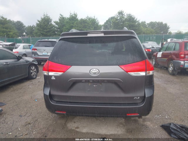 2014 Toyota Sienna Xle V6 8 Passenger მანქანა იყიდება აუქციონზე, vin: 5TDYK3DC5ES438570, აუქციონის ნომერი: 45476320