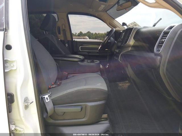 45476615 :رقم المزاد ، 3C6UR5DJ9KG663693 vin ، 2019 Ram 2500 مزاد بيع