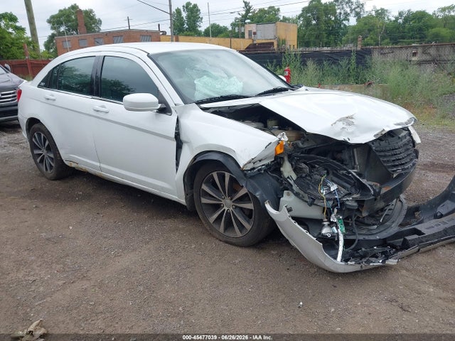 2014 Chrysler 200 Touring მანქანა იყიდება აუქციონზე, vin: 1C3CCBBG6EN193246, აუქციონის ნომერი: 45477039
