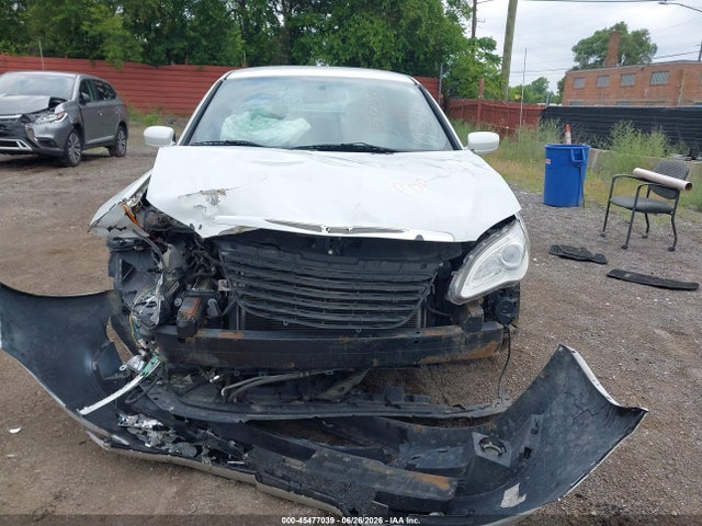 2014 Chrysler 200 Touring მანქანა იყიდება აუქციონზე, vin: 1C3CCBBG6EN193246, აუქციონის ნომერი: 45477039
