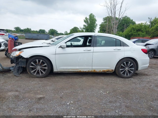 2014 Chrysler 200 Touring მანქანა იყიდება აუქციონზე, vin: 1C3CCBBG6EN193246, აუქციონის ნომერი: 45477039