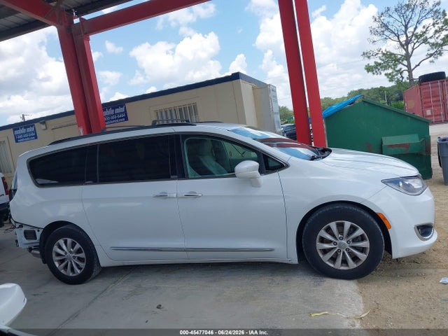 45477046 :رقم المزاد ، 2C4RC1BG7HR691513 vin ، 2017 Chrysler Pacifica Touring-l مزاد بيع