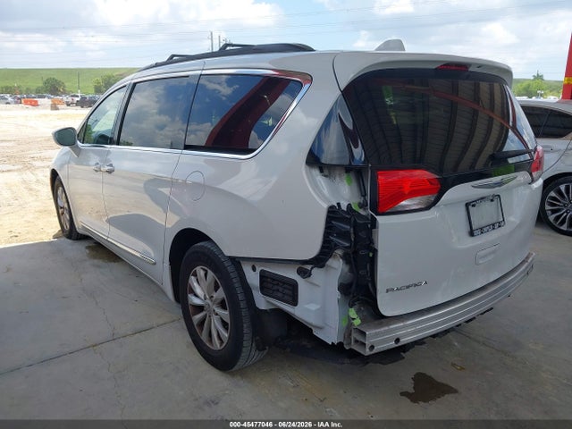 45477046 :رقم المزاد ، 2C4RC1BG7HR691513 vin ، 2017 Chrysler Pacifica Touring-l مزاد بيع