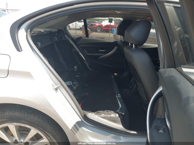 45477512 :رقم المزاد ، WBA8A3C51JA357995 vin ، 2018 Bmw 320i Xdrive مزاد بيع