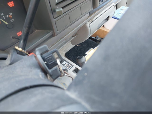 45477714 :رقم المزاد ، 1GCEK14Z6PE252654 vin ، 1993 Chevrolet Gmt-400 K1500 مزاد بيع