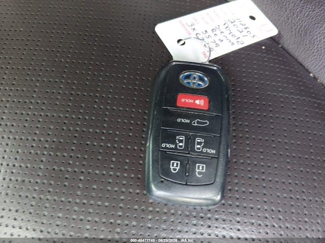 2021 Toyota Sienna Platinum მანქანა იყიდება აუქციონზე, vin: 5TDESKFC0MS015579, აუქციონის ნომერი: 45477745