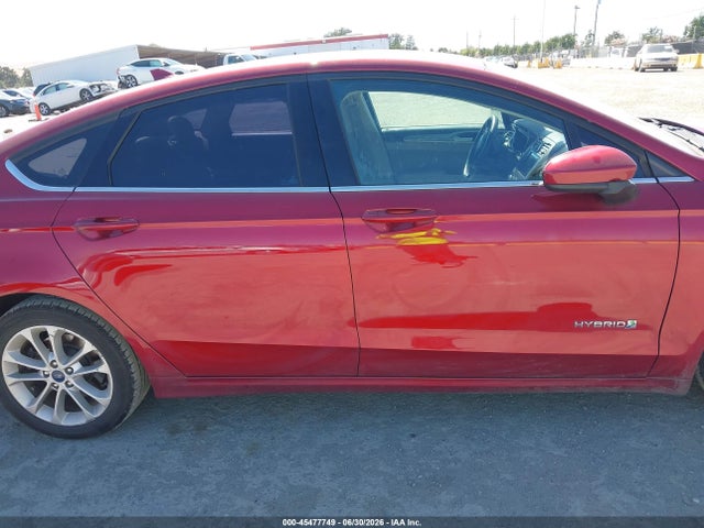 3FA6P0LU4KR257126 Ford Fusion Hybrid Se