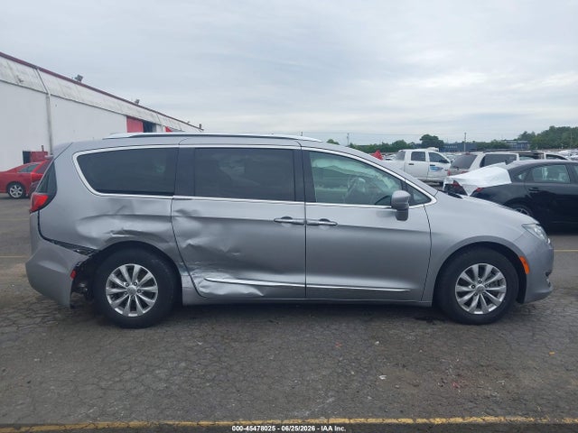 Chrysler Pacifica Touring L 2018 2C4RC1BG3JR211439 Image 13