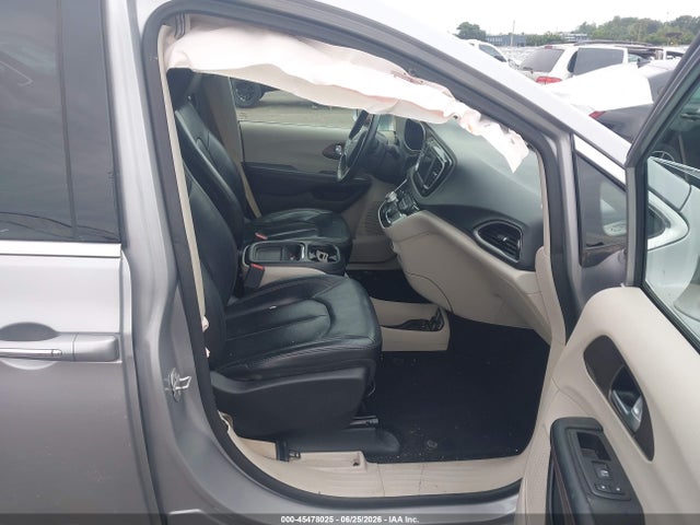 Chrysler Pacifica Touring L 2018 2C4RC1BG3JR211439 Image 5