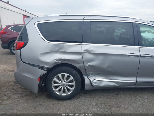 Chrysler Pacifica Touring L 2018 2C4RC1BG3JR211439 Image 6