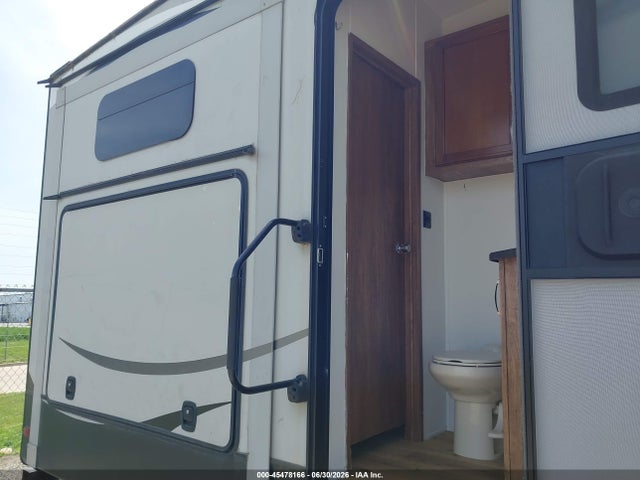 Keystone Montana 2015 4YDF35627FA740801 Image 12