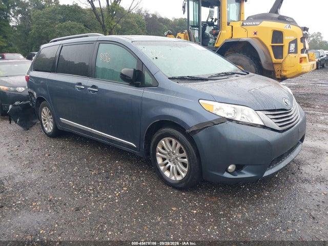 Продаж на аукціоні авто 2017 Toyota Sienna Xle 8 Passenger, vin: 5TDYZ3DC6HS856605, номер лоту: 45478186