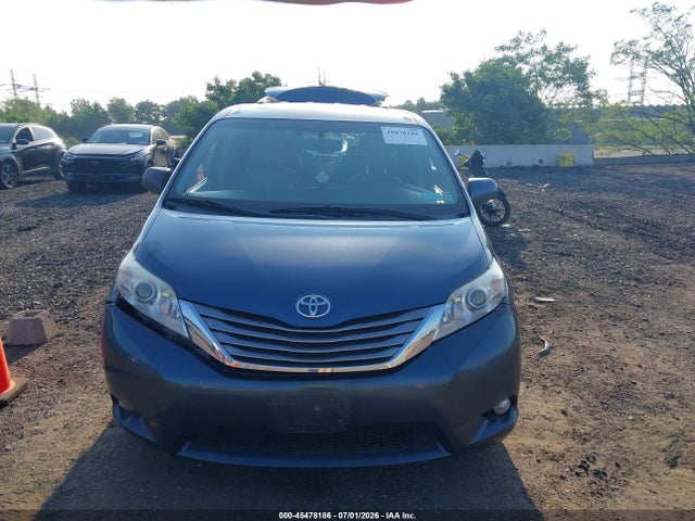 2017 Toyota Sienna Xle 8 Passenger მანქანა იყიდება აუქციონზე, vin: 5TDYZ3DC6HS856605, აუქციონის ნომერი: 45478186