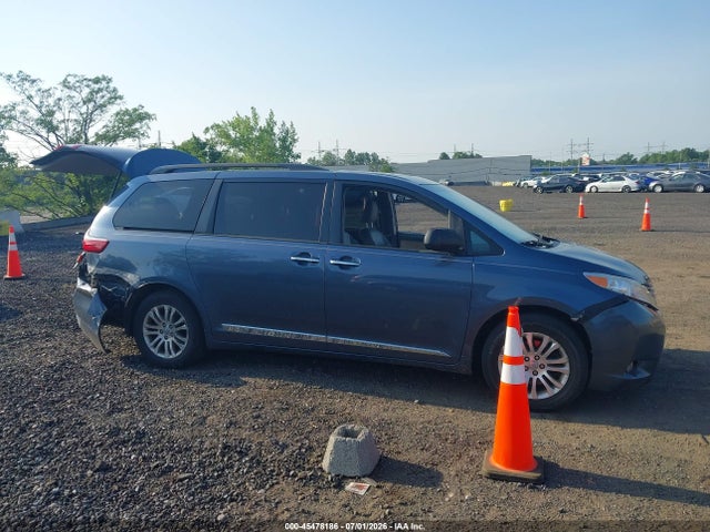 2017 Toyota Sienna Xle 8 Passenger მანქანა იყიდება აუქციონზე, vin: 5TDYZ3DC6HS856605, აუქციონის ნომერი: 45478186