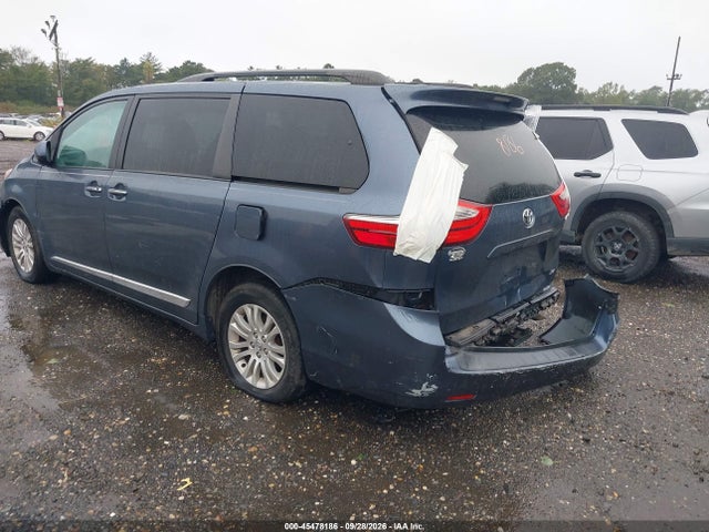 2017 Toyota Sienna Xle 8 Passenger მანქანა იყიდება აუქციონზე, vin: 5TDYZ3DC6HS856605, აუქციონის ნომერი: 45478186